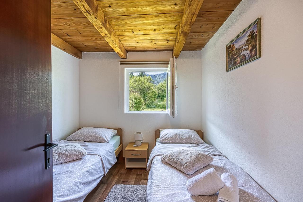 Holiday Home Veki*** Korenica Exteriér fotografie