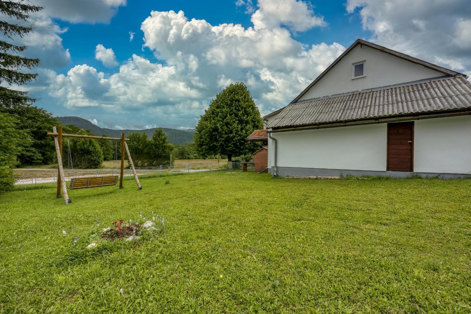 Holiday Home Veki*** Korenica Exteriér fotografie